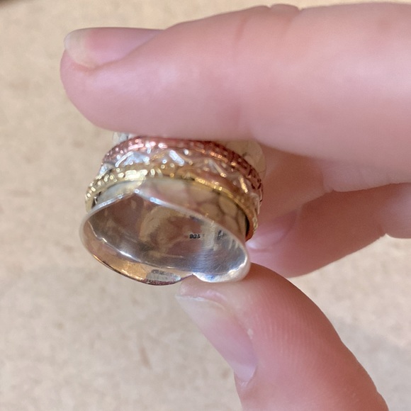 Hand foraged .925 silver worry ring - Picture 4 of 4